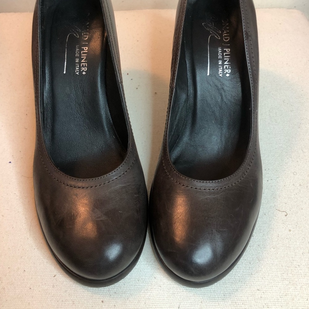 Donald J Pliner Women’s 8 N Brown Leather Ushi Round Toe Pumps Heels Slip On